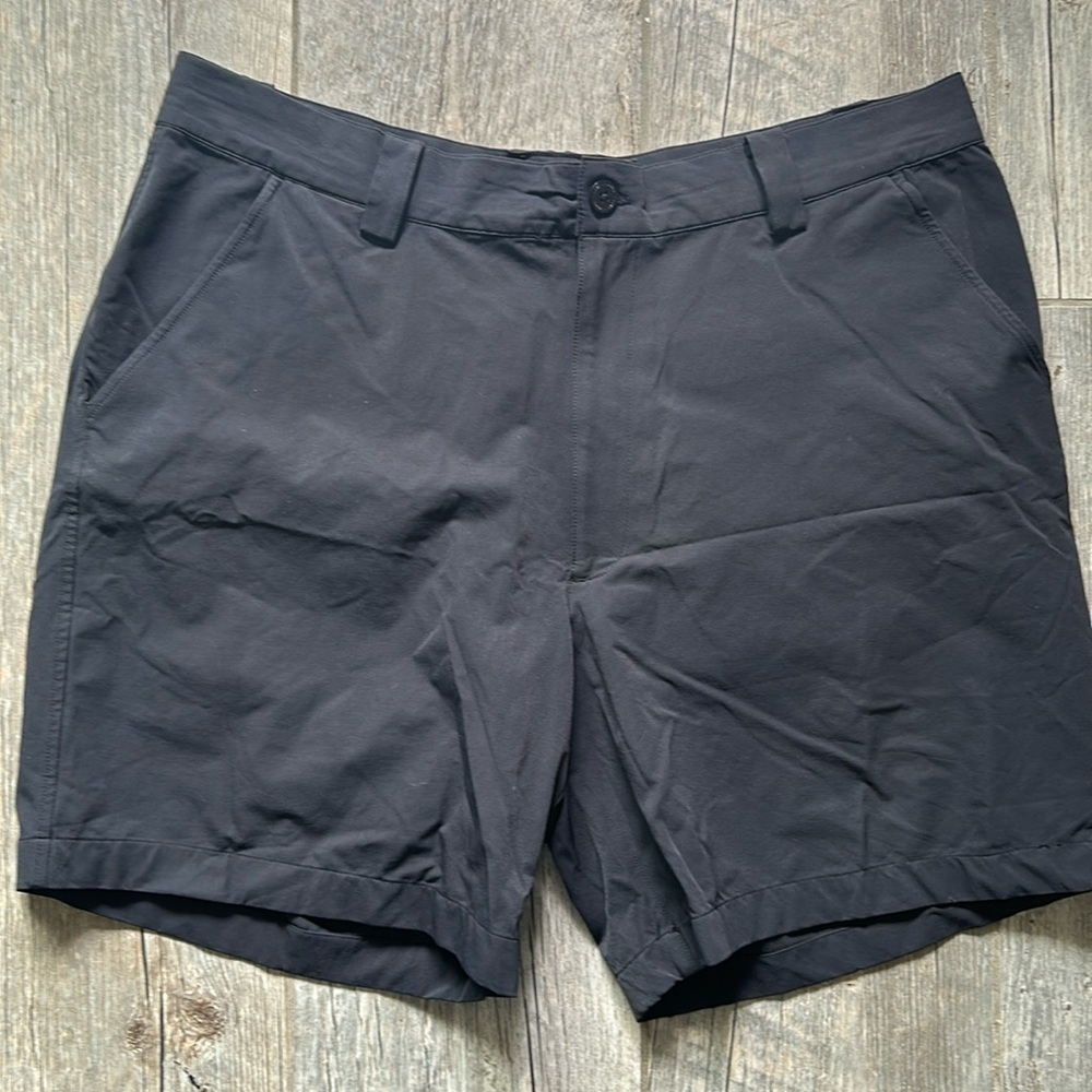 Under Armour Black Mens Shorts size  36R